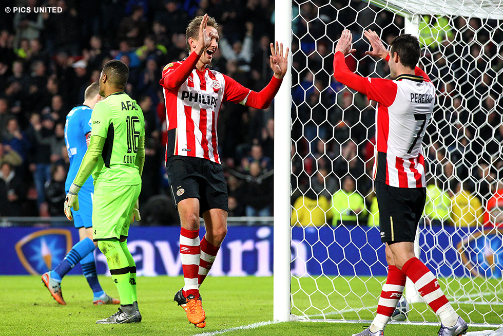 Vreugde bij de Jong en Pereiro na de 3-0 tegen AZ | © Pics United