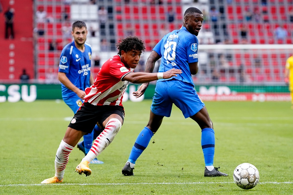 Donyell Malen is weer PSV'er. De aanvaller deed 30 minuten mee tegen Vitesse
