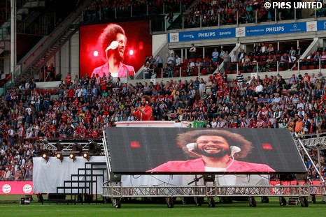 Optredens voorafgaand aan de wedstrijd.