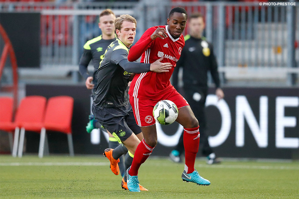 Nikolai Laursen was in de eerste helft het dichtst bij een doelpunt