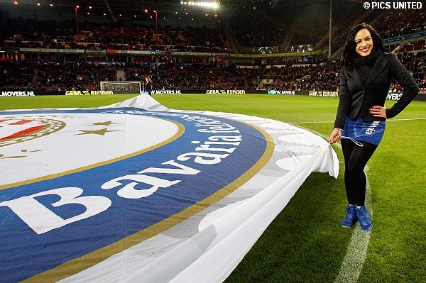 Partner Bavaria schonk PSV een nieuwe cirkelvlag.