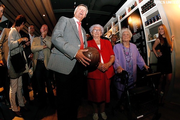 Willy van der Kuijlen opende het nieuwe PSV Museum.