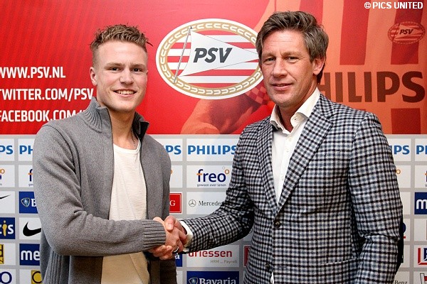 Op 4 januari 2013 tekende Oscar Hiljemark een contract bij PSV.