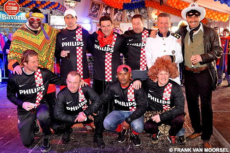 Het team van Legendary PSV dat tegen oud-FC Eindhoven speelde.