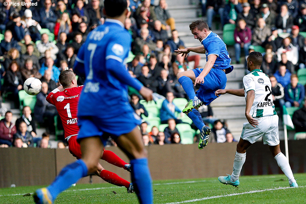 De Jong knikte PSV vorig seizoen op aangeven van Willems op voorsprong | © Pics United