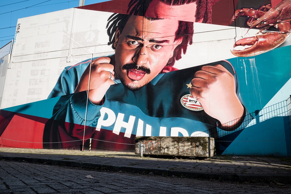 Een uitvergroot portret van Fresku op Strijp-S