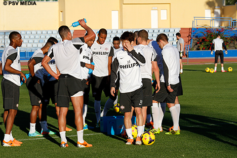 Een van de drinkpauzes tijdens de middag/avondtraining.