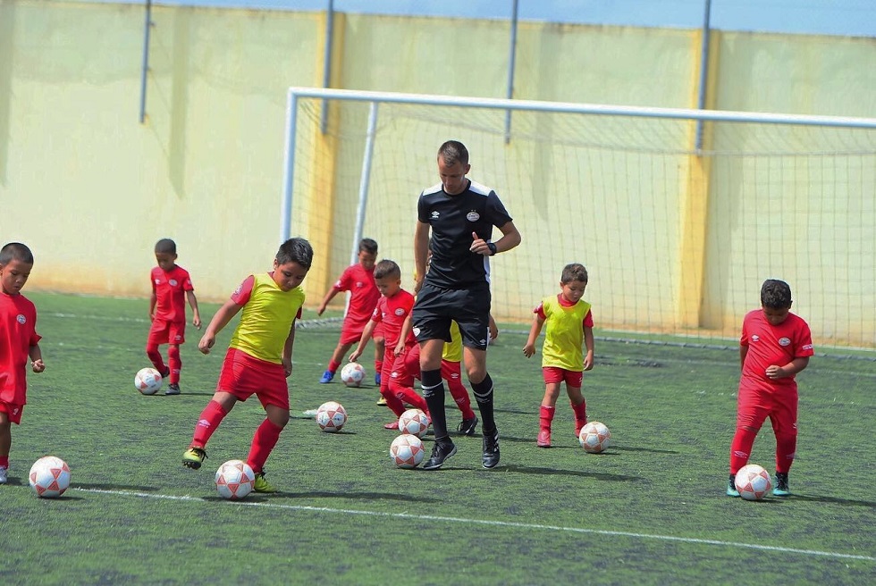 De Soccer School trok deze zomer naar de Nederlandse Antillen