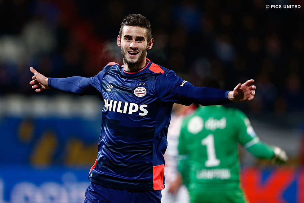 PSV kwam op voorsprong na de vijfde competitietreffer van Gastón Pereiro | © Pics United
