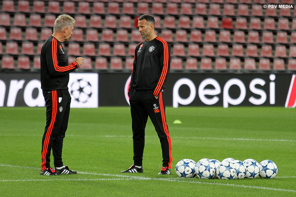 Ryan Giggs, één van de assistenten van Louis van Gaal | © PSV Media