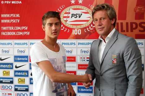 Felicitaties van Marcel Brands voor de nieuwe Zweedse aanwinst van PSV.