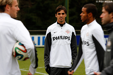 Het papierwerk is in orde, Bryan Ruiz is zondag speelgerechtigd.