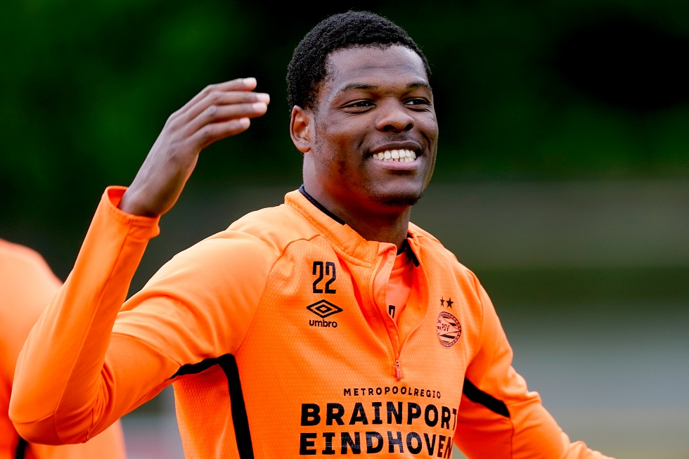 Denzel Dumfries op het trainingsveld