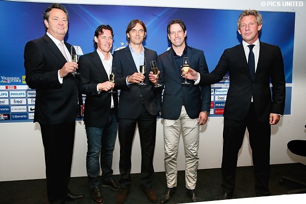 De technische staf met naast Cocu Ernest Faber en Chris van der Weerden.