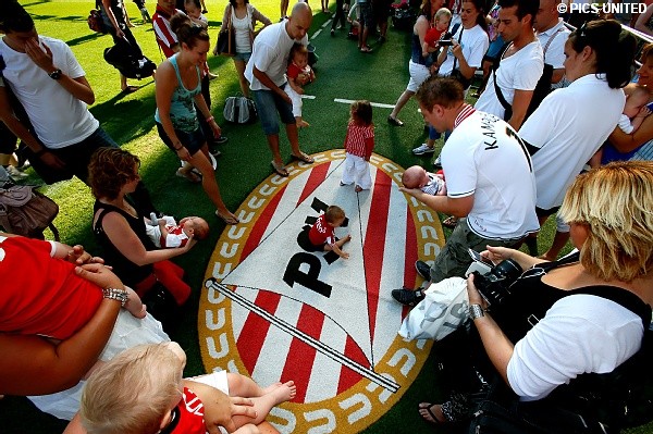 Op 6 september vond de jaarlijkse PSV Phoxy Babyfoto plaats.