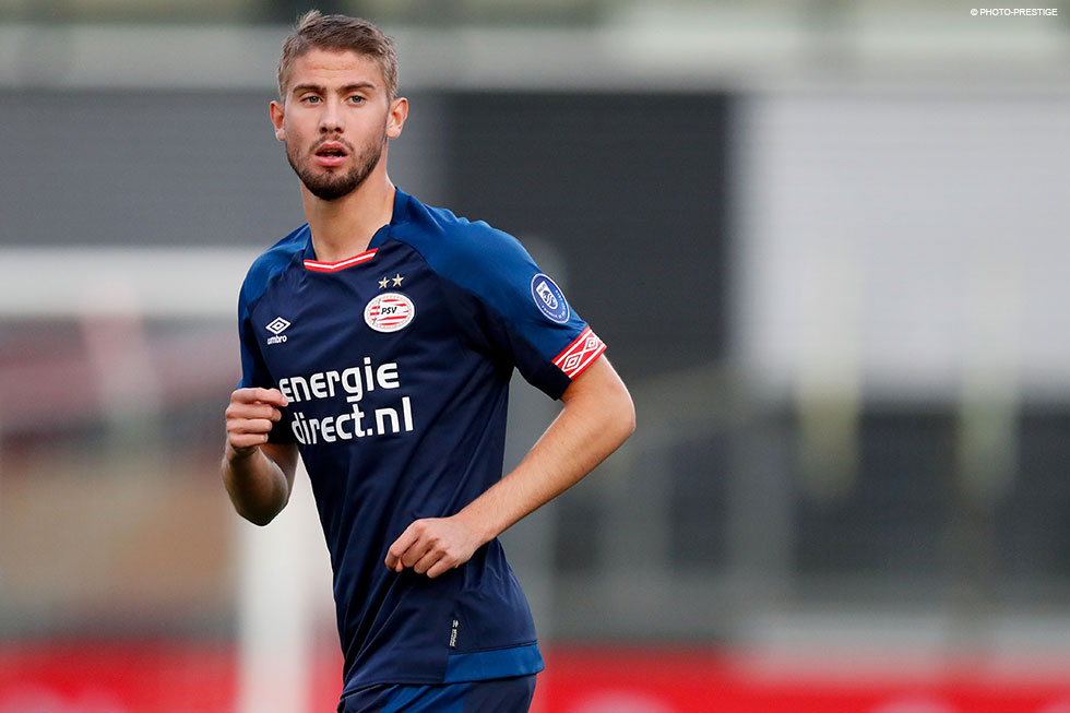 Na een half uur spelen bracht Lundqvist vrijdagavond Jong PSV weer dichter bij TOP Oss