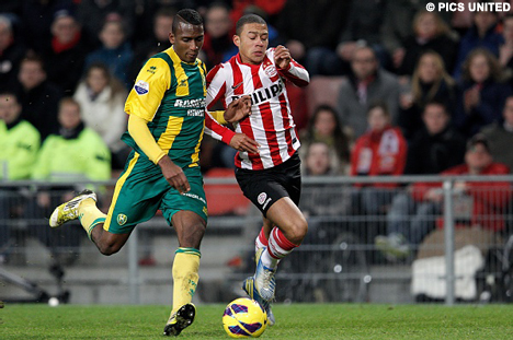 Memphis Depay valt een kwartier voor tijd in voor diezelfde Lens.