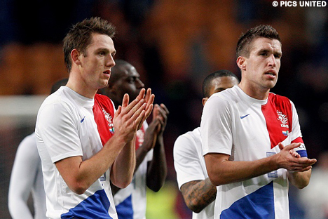 Na afloop wordt het publiek bedankt voor hun steun.