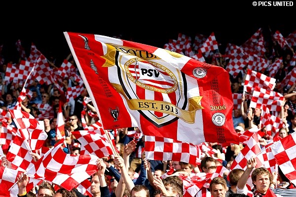 PSV werd in Rotterdam gesteund door 16.000 supporters.