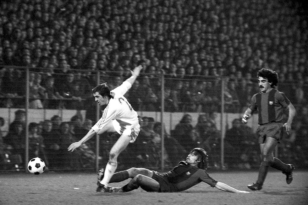 Van der Kuijlen in actie tegen Barcelona