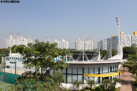 Met naast deze oefenbanen een heus tennisstadion.