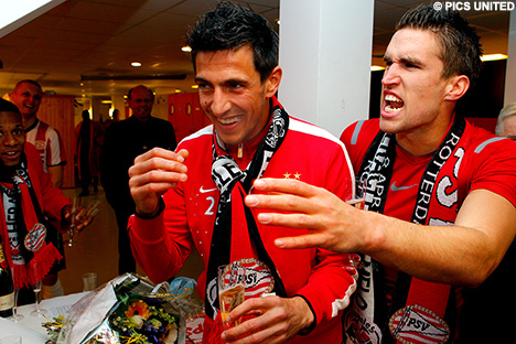 Manolev en Strootman na het winnen van de KNVB beker in 2012.