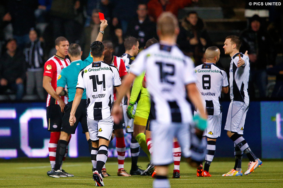 Ondanks de rode kaart, bereikte PSV de kwartfinales van de KNVB beker | © Pics United