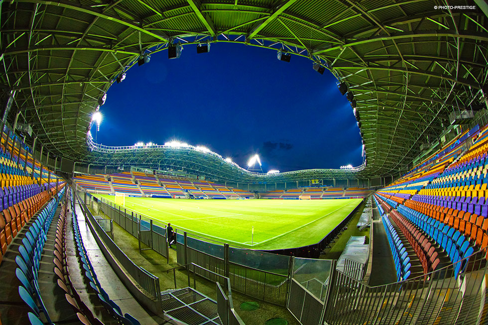 De 34 meegereisde PSV-fans bekijken de wedstrijd vanuit dit perspectief