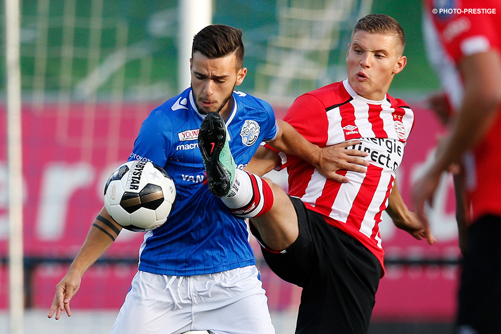 Philippe Rommens duelleert. De Belg scoorde maandagavond zijn eerste treffer namens Jong PSV