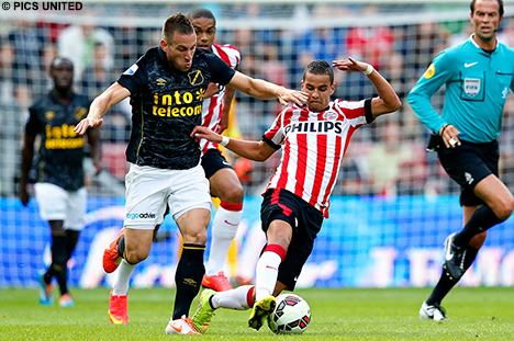 Adam Maher in duel met R&eacute;my Amieux.