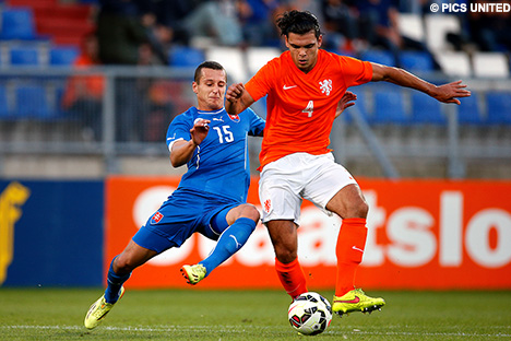 Karim Rekik speelt donderdagavond eerst nog mee met Jong Oranje.