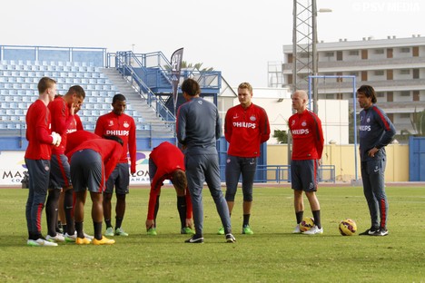 Elf spelers stonden zaterdag einde middag weer op de trainingsveld.