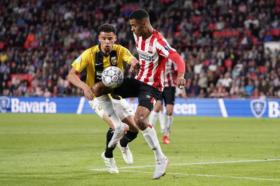 Ruim een jaar later strijdt hij tegen Gakpo