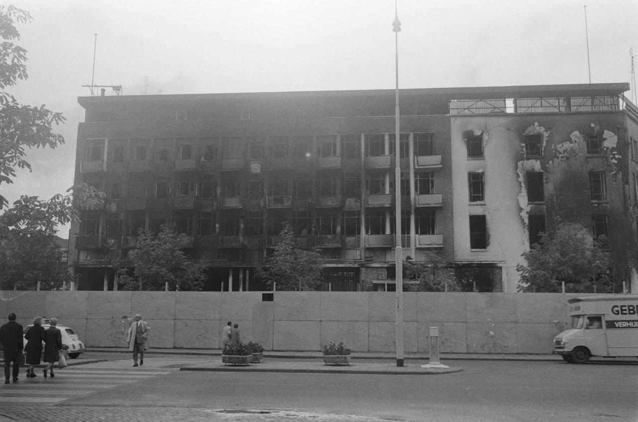 Het hotel na de brand | &copy; Brandweer Eindhoven - Foto boven artikel uit collectie RHCe, fotograaf: Jos P&eacute;