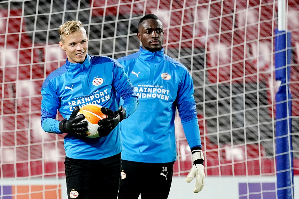 Maxime Delanghe met Yvon Mvogo