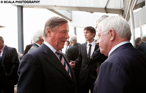 Swinkels en Stichtings-bestuurslid Wim van der Leegte.