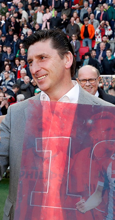 De Jong geëerd door Nilis