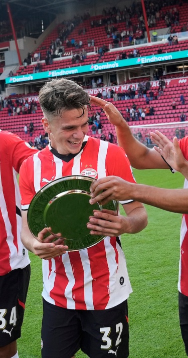 Persconferentie | 'Als je op een hoger niveau traint en speelt ga je vanzelf mee'