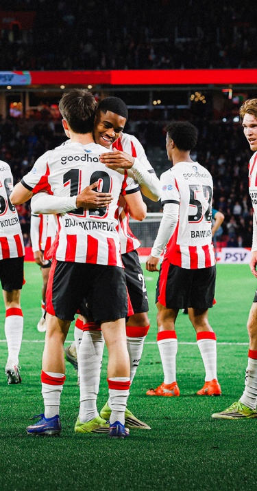  Liveblog | PSV boekt riante zege in eerste thuiswedstrijd sinds kampioenschap