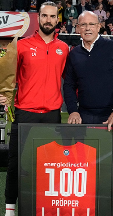 Pr&ouml;pper ontvangt cadeau na honderd PSV-duels