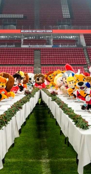 Nieuws | Voetbalclubs verbroederen tijdens het Mascotte Diner