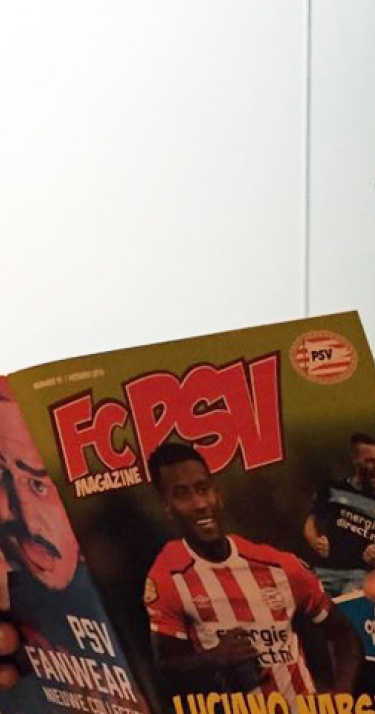 FC PSV Magazines in de bus