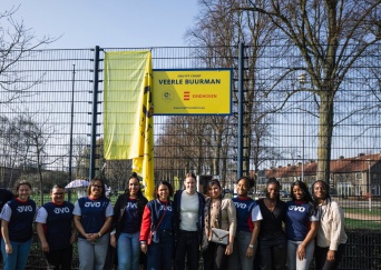 Nieuws | Veerle Buurman onthult Cruyff Court in Eindhoven
