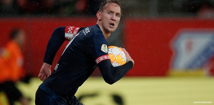 De Jong bezorgt PSV punt