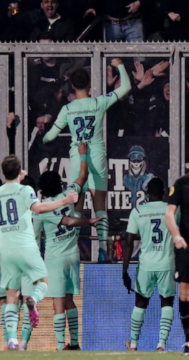 Dominant PSV wint in Deventer en bereikt finale TOTO KNVB Beker