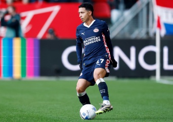 Persconferentie | ‘Dit is een speler die iedere trainer er graag bij wil hebben’