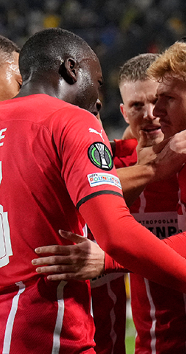 PSV bereikt achtste finale Conference League