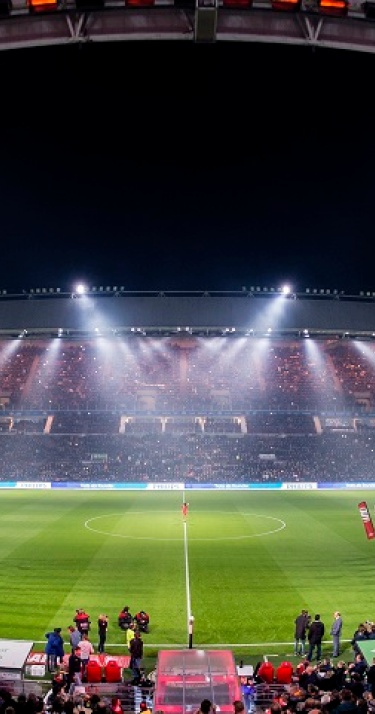 PSV trapt af in met LED verlicht Philips Stadion