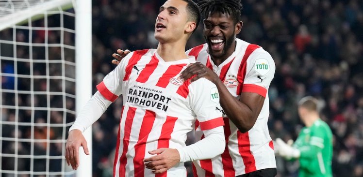 Eredivisie | PSV herpakt zich en wint van Go Ahead Eagles 