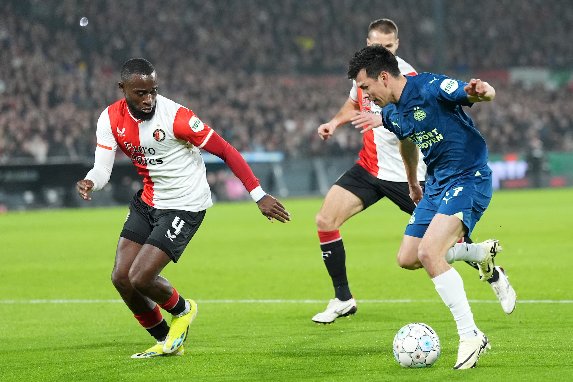 PSV krijgt weer meer grip op de wedstrijd
